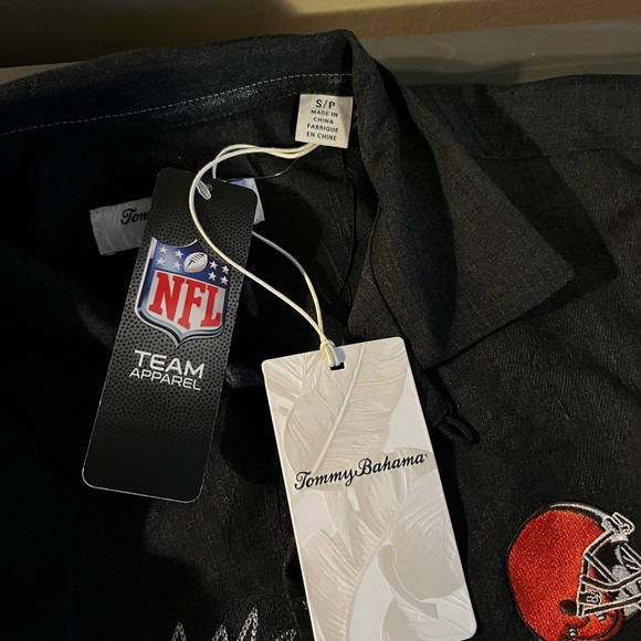 Tommy Bahama Islandzone NFL Cleveland Browns Silk Blend Hawaiian Shirt NWT - Picture 11 of 13
